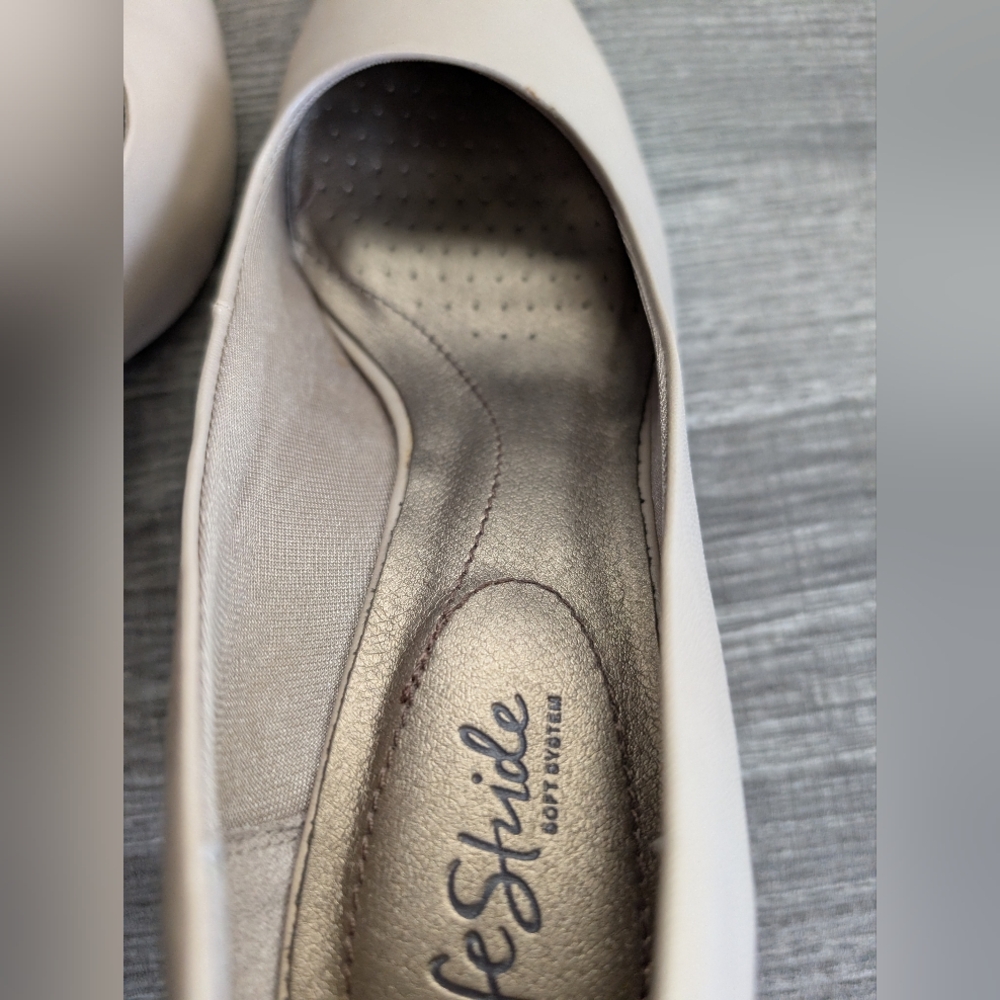 Life Stride Women's Size 8 Nude Heels - Picture 10 of 16